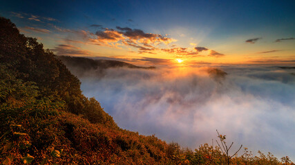 Saarschleife, bei Mettlach, Aussichtspunkt Cloef, Morgennebel, Saarland, Deutschland < english>...