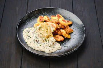 Chicken fillet with gnocchi and mushroom sauce