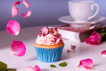 cupcakes with frosting