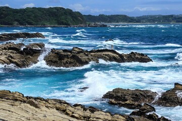 Fototapeta na wymiar 神奈川県の三浦半島と海岸のの波