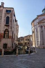 Fototapeta na wymiar Canals, bridges and buildings in the city of Venice Italy. classic buildings, blue water canals.