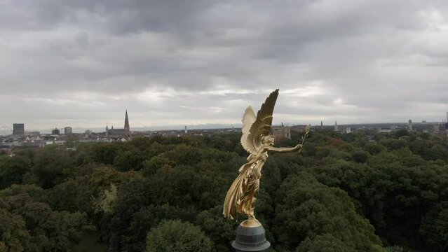 Muenchen Friedensengel Drohne 02