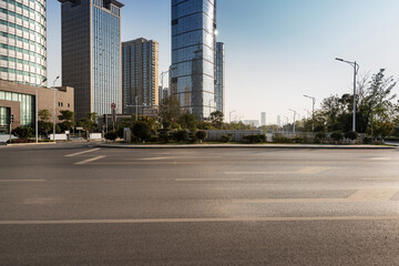 Obraz premium Empty urban road and buildings in the city