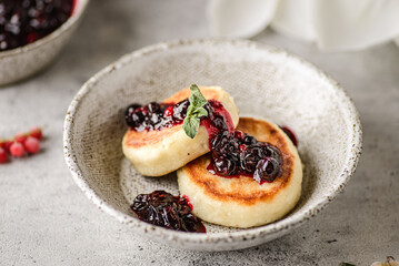 vegetarian cottage cheese cake with black currant jam