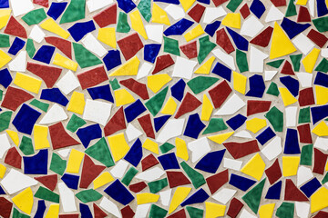 colorful broken tile mosaic texture. trencadis - obrazy, fototapety, plakaty