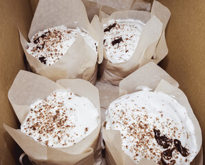 пасхальная выпечка в коробке для доставки