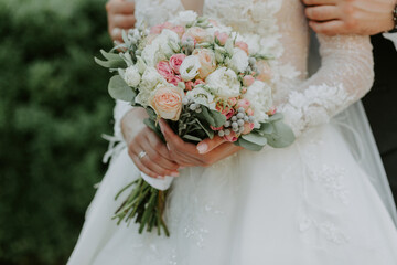 bride holding a bouquet of flowers