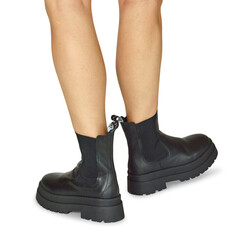 Women's Fashion Shoe Styles Worn by Model