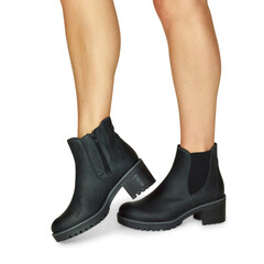 Women's Fashion Shoe Styles Worn by Model