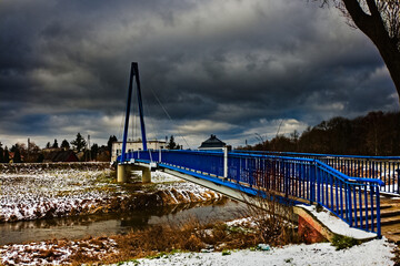 Ostrowiec Świętokrzyski , wiszący most 