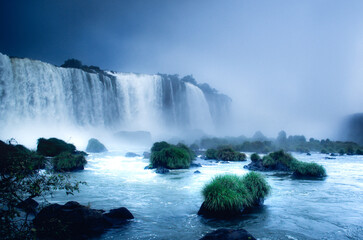 Les chutes d'Iguazu en argentine et au brésil  - obrazy, fototapety, plakaty