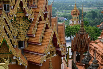 le temple Wat Tham Suea dans la région de Kanchanaburi près de la rivière Kwaï (Thailande)