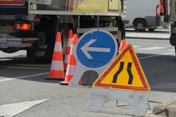 Panneau de signalisation routière français indiquant des travaux dans une rue en France