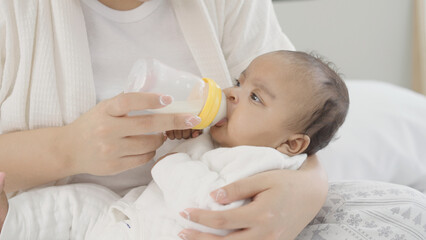 Obraz na płótnie Canvas mother breastfeeding