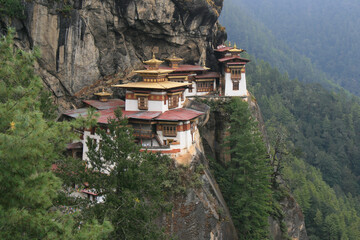 buddhist temple and monastery (taktshang) closed to paro in bhutan - obrazy, fototapety, plakaty