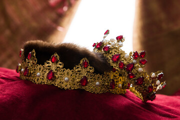 Two crowns for king and queen © Anneke