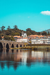 Vue sur la rivière de la ville de Ponte de Lima, Portugal