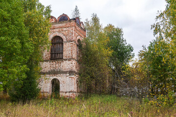 Obraz premium abandoned Orthodox church