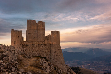 Obraz premium CALASCIO, ITALY, 8 AUGUST 2021 Rocca Calascio Castle in Gran Sasso National Park, Abruzzo