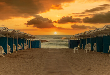 Obraz premium beautiful sunset in the golden hour at Argentina beach