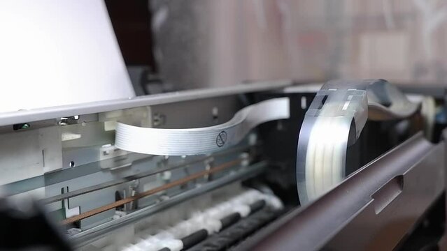 The printhead of the inkjet printer takes its original position
