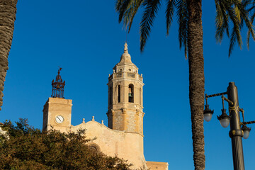 Fototapeta na wymiar Church in a Mediterranean village by the sea