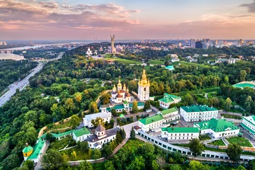 Zelfklevend Fotobehang Kiev Pechersk Lavra and the Motherland Monument before the war with Russia. UNESCO world heritage in Kyiv, Ukraine © Leonid Andronov