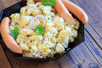 Kartoffelsalat mit Würstchen