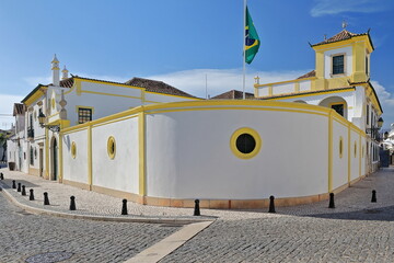 Whitewashed wall-yellow edge line-Brazilian consulate wall and flag. Faro-Portugal-158