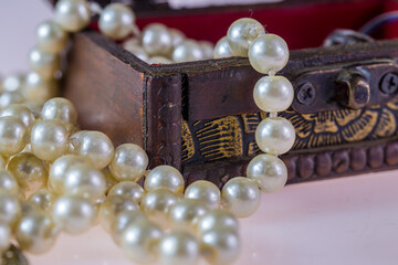 Macro pearls in a treasure box - obrazy, fototapety, plakaty