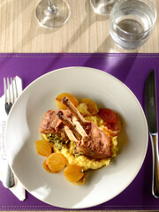 Lamb carré with mashed potatoes and onions