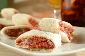 Tapioca rolls with creamy jerky beef