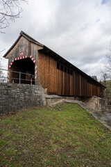 Fototapeta na wymiar Historische überdachte Holzbrücke über die Flöha in Sachsen