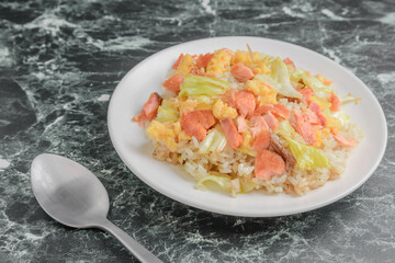 鮭と春キャベツの焼き飯