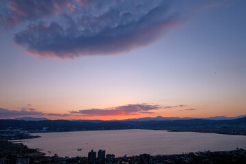 Fototapeta na wymiar 長野県諏訪市立石公園からの諏訪湖と夕日