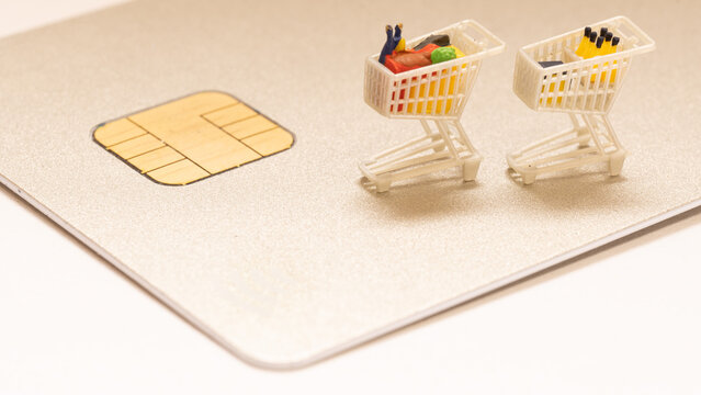 クレジットカードを使ったネットショッピングのイメージ
