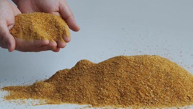 Yellow gold Corn Distiller's dried grains with solubles (DDGS) and corn grains are the nutrient rich co-product of dry -milled ethanol .The biofuel plants are a growing source