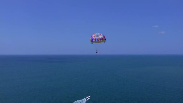 outdoor parasailing rides at sea level