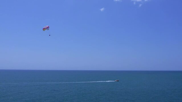 outdoor parasailing rides at sea level