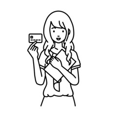 立って書類とカードを手に持つオフィスカジュアルの女性