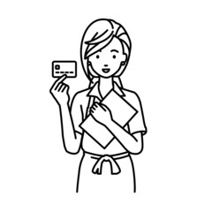 立って書類とカードを手に持つ店員の女性