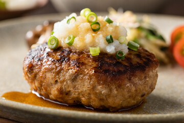 さっぱりとした味わいの、和風おろしハンバーグステーキ