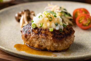 さっぱりとした味わいの、和風おろしハンバーグステーキ