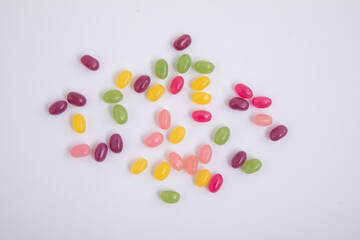 白い背景とグミ　gummies 