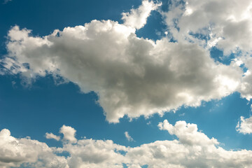 Naklejka premium Daytime cloudy sky in sunny weather