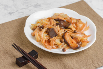 キノコと野菜の炒め物