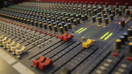 audio mixing console