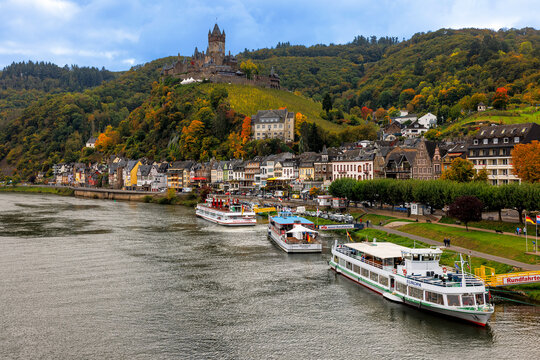 Cochem, Mosel, Reichsburg, Rheinland Pfalz, Deutschland < english> .Cochem, Reichsburg, Rhineland Palatinate, Germany.