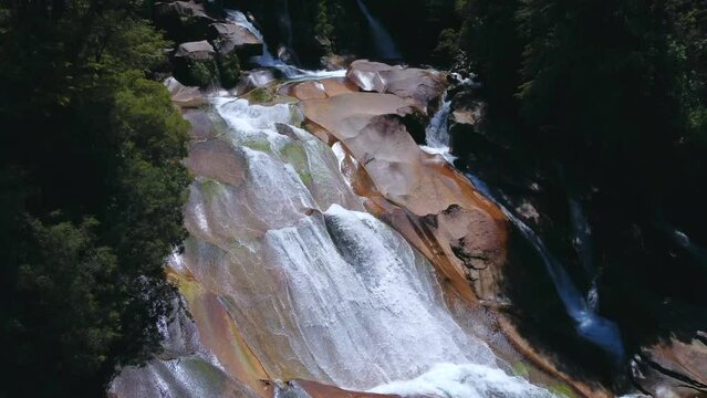 Toboganes de Cochamo, Patagonia Chile. Cascadas naturales con aguas cristalinas en medio de selva valdiviana.