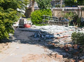 a dump in the middle of houses, a lot of construction debris lying 